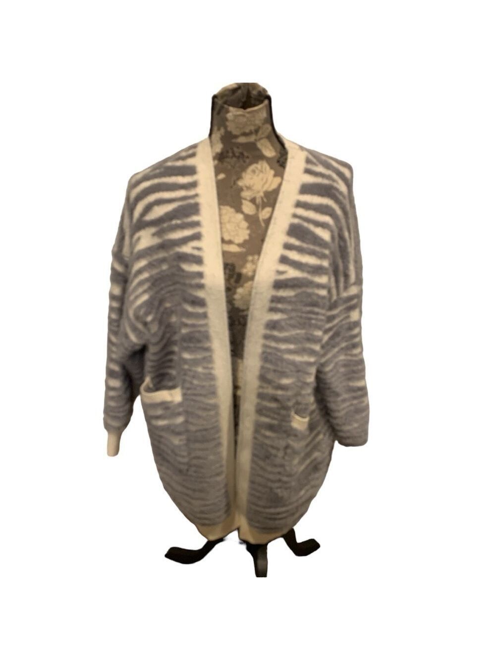 Gray Animal Print Fuzzy Oversized Cardigan with pockets size large